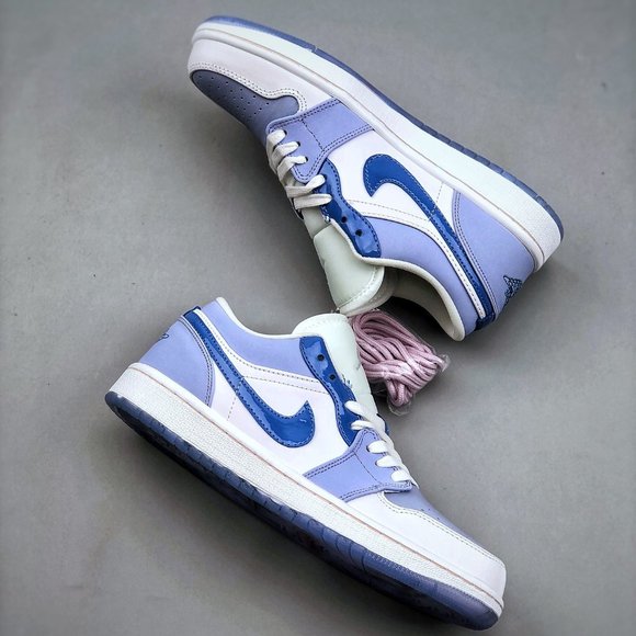 Athletic_Shoes